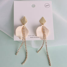 Load image into Gallery viewer, 垂墜耳環流蘇耳夾耳釘氣質鋼耳環韓系簡約S925銀針花耳夾誇張正韓版幾何抗敏垂吊欧美潮流ins风网红长款