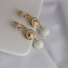 Load image into Gallery viewer, 韩国东大门气质潮流ins风青岛耳饰2020新款S925银针耳钉珍珠耳环