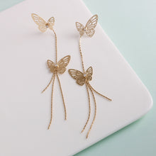 Load image into Gallery viewer, S925银蝴蝶垂墜耳環流蘇耳夾耳釘氣質鋼耳環韓系簡約銀針花耳夾誇張正韓版幾何抗敏垂吊水钻超仙儿长款耳钉女韩国气质时尚潮流