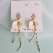 Load image into Gallery viewer, 垂墜耳環流蘇耳夾耳釘氣質鋼耳環韓系簡約S925銀針花耳夾誇張正韓版幾何抗敏垂吊欧美潮流ins风网红长款