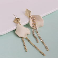 Load image into Gallery viewer, 垂墜耳環流蘇耳夾耳釘氣質鋼耳環韓系簡約S925銀針花耳夾誇張正韓版幾何抗敏垂吊欧美潮流ins风网红长款