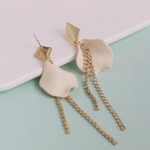 Load image into Gallery viewer, 垂墜耳環流蘇耳夾耳釘氣質鋼耳環韓系簡約S925銀針花耳夾誇張正韓版幾何抗敏垂吊欧美潮流ins风网红长款