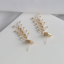 Load image into Gallery viewer, S925银针长款超仙儿高级感耳饰玻璃珠款韩国东大门时尚潮流耳环女