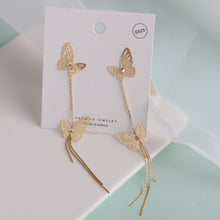 Load image into Gallery viewer, S925银蝴蝶垂墜耳環流蘇耳夾耳釘氣質鋼耳環韓系簡約銀針花耳夾誇張正韓版幾何抗敏垂吊水钻超仙儿长款耳钉女韩国气质时尚潮流