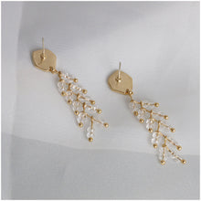 Load image into Gallery viewer, S925银针长款超仙儿高级感耳饰玻璃珠款韩国东大门时尚潮流耳环女